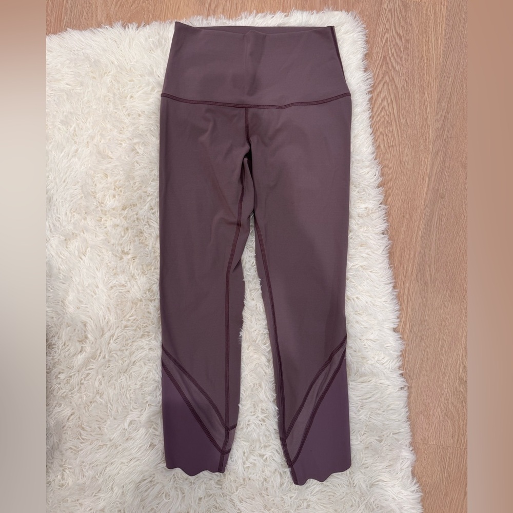 Lululemon - Women - Lavender Purple -  Size 6 - Leggings